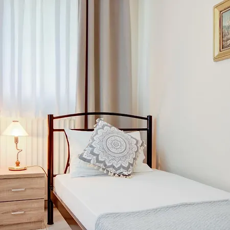 Private 6-bdrm With Garden 150m To * Paradisos