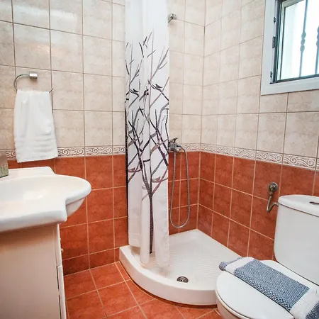 Private 6-bdrm With Garden 150m To * Paradisos