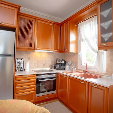 Private 6-bdrm With Garden 150m To Paradisos