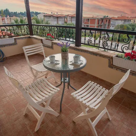 Private 6-bdrm With Garden 150m To * Paradisos