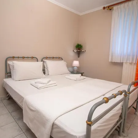 Private 6-bdrm With Garden 150m To Villa *