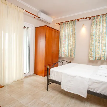 Villa Private 6-bdrm With Garden 150m To Paradisos