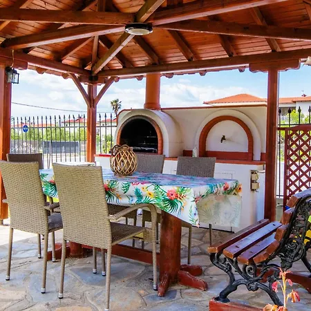 Private 6-bdrm With Garden 150m To * Paradisos
