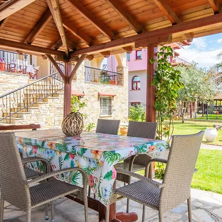 Private 6-bdrm With Garden 150m To