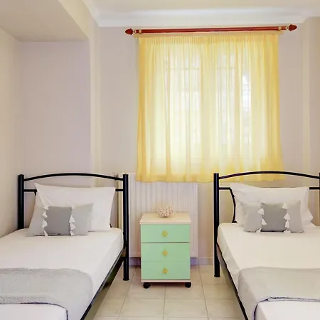 Private 6-bdrm With Garden 150m To Villa *